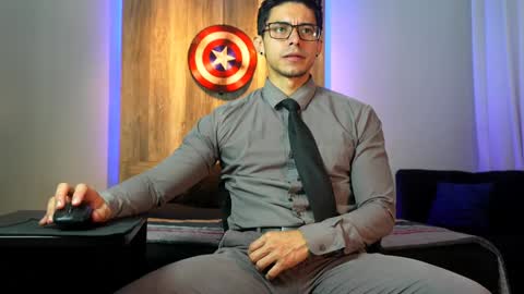 Snapshot of andrew_elliot chatting on December 6, 6:59 am Andrew online show from December 6, 6:59 am