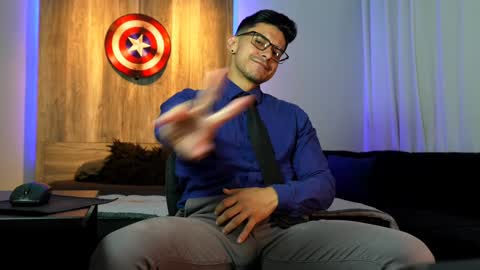 Snapshot of andrew_elliot chatting on December 11, 6:25 am Andrew online show from December 11, 6:25 am