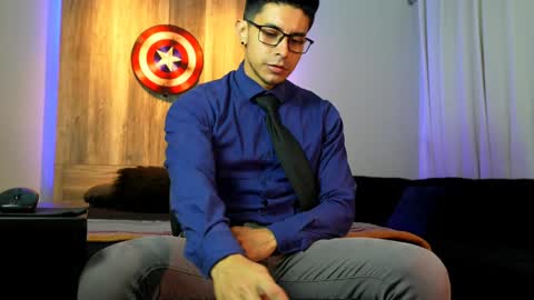 Snapshot of andrew_elliot chatting on December 17, 6:56 am Andrew online show from December 17, 6:56 am