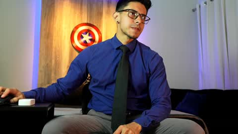 Snapshot of andrew_elliot chatting on December 18, 6:43 am Andrew online show from December 18, 6:43 am