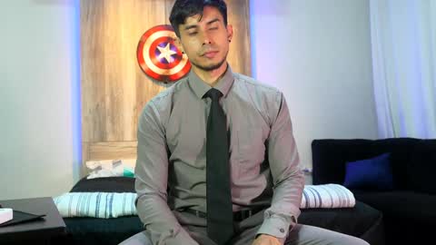 Snapshot of andrew_elliot chatting on February 8, 2:15 am Andrew online show from February 8, 2:15 am