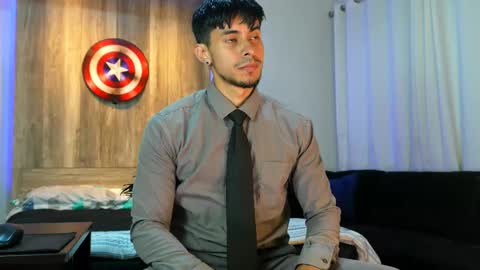 Snapshot of andrew_elliot chatting on February 12, 2:56 am Andrew online show from February 12, 2:56 am