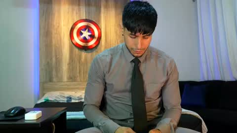 Snapshot of andrew_elliot chatting on February 18, 2:16 am Andrew online show from February 18, 2:16 am