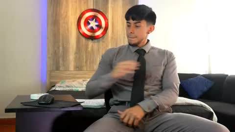 Snapshot of andrew_elliot chatting on February 20, 6:46 pm Andrew online show from February 20, 6:46 pm