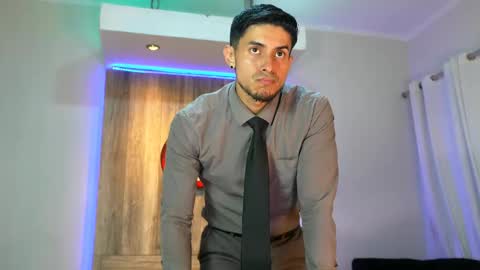 Snapshot of andrew_elliot chatting on February 22, 2:06 am Andrew online show from February 22, 2:06 am