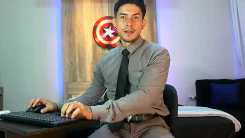 Snapshot of andrew_elliot chatting on March 9, 2:50 am Andrew online show from March 9, 2:50 am