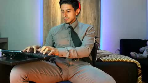 Snapshot of andrew_elliot chatting on September 9, 5:07 am Andrew online show from September 9, 5:07 am