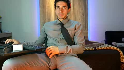 Snapshot of andrew_elliot chatting on September 23, 2:03 am Andrew online show from September 23, 2:03 am