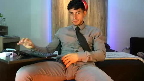 Snapshot of andrew_elliot chatting on October 8, 3:48 am Andrew online show from October 8, 3:48 am