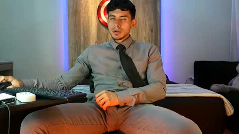 Snapshot of andrew_elliot chatting on October 11, 2:44 am Andrew online show from October 11, 2:44 am