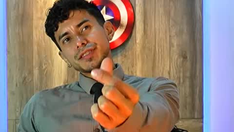 Snapshot of andrew_elliot chatting on October 12, 6:12 am Andrew online show from October 12, 6:12 am