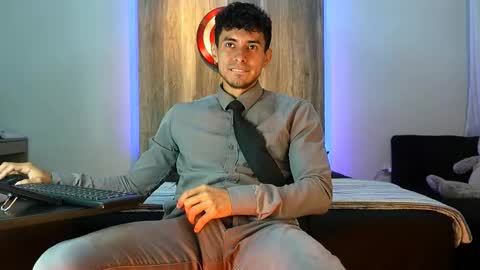 Snapshot of andrew_elliot chatting on October 13, 2:33 am Andrew online show from October 13, 2:33 am