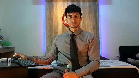 Snapshot of andrew_elliot chatting on October 20, 6:03 am Andrew online show from October 20, 6:03 am