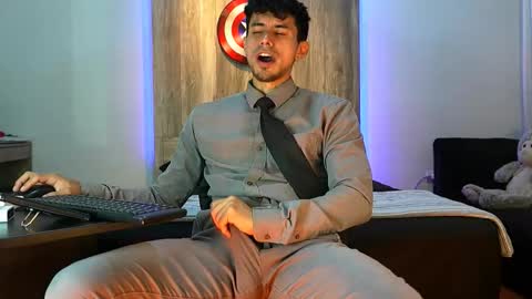 Snapshot of andrew_elliot chatting on October 21, 1:50 am Andrew online show from October 21, 1:50 am