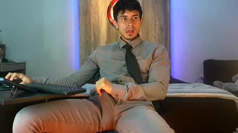 Snapshot of andrew_elliot chatting on October 30, 1:07 am Andrew online show from October 30, 1:07 am