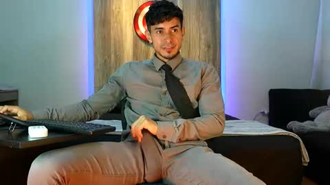 Snapshot of andrew_elliot chatting on November 7, 4:12 am Andrew online show from November 7, 4:12 am