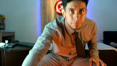 Snapshot of andrew_elliot chatting on November 9, 6:55 am Andrew online show from November 9, 6:55 am