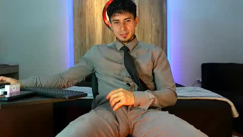 Snapshot of andrew_elliot chatting on November 14, 2:10 am Andrew online show from November 14, 2:10 am