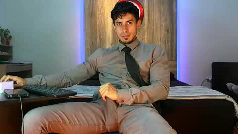 Snapshot of andrew_elliot chatting on November 15, 1:47 am Andrew online show from November 15, 1:47 am