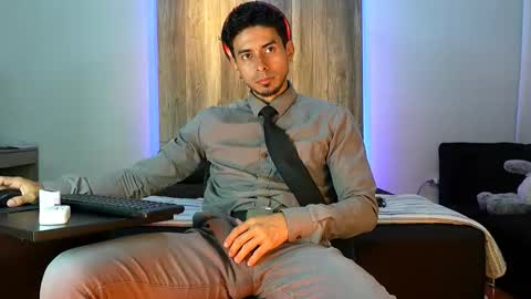 Snapshot of andrew_elliot chatting on November 16, 8:31 am Andrew online show from November 16, 8:31 am