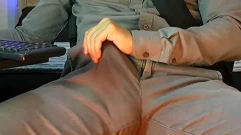 Snapshot of andrew_elliot chatting on November 22, 3:27 am Andrew online show from November 22, 3:27 am