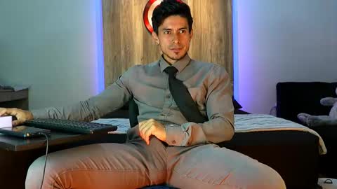 Snapshot of andrew_elliot chatting on November 28, 3:31 am Andrew online show from November 28, 3:31 am