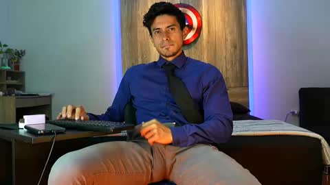 Snapshot of andrew_elliot chatting on November 29, 2:36 am Andrew online show from November 29, 2:36 am