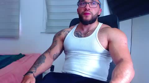 andrew_holden__ online show from January 29, 11:04 pm