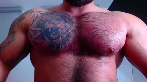 andrew_holden__ online show from February 1, 11:27 pm