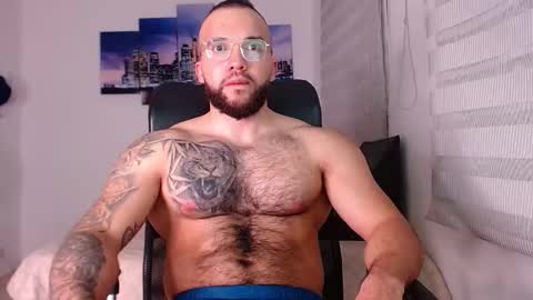 andrew_holden__ online show from December 3, 11:47 pm