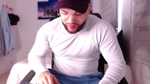 andrew_holden__ online show from January 8, 10:45 pm