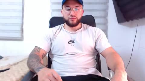 andrew_holden__ online show from January 16, 12:03 am