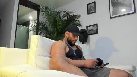 Snapshot of andrewjohnson0 chatting on January 18, 11:33 pm Andrew Johnson online show from January 18, 11:33 pm