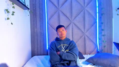 ANDREW KENNOXX online show from April 2, 1:47 am