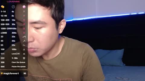 andrewmhilton_ online show from February 25, 3:31 am