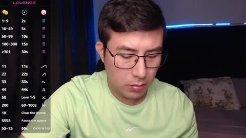 andrewmhilton_ online show from November 14, 7:18 am