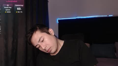 andrewmhilton_ online show from January 6, 5:33 am