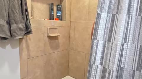 Snapshot of andrewo42601 chatting on November 6, 12:44 am andrewo42601 online show from November 6, 12:44 am