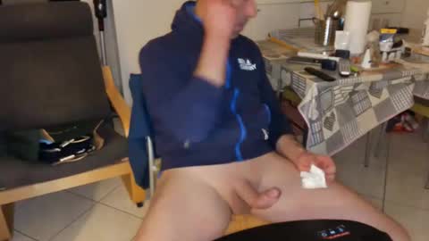 Snapshot of androx77 chatting on January 31, 10:10 pm androx77 online show from January 31, 10:10 pm