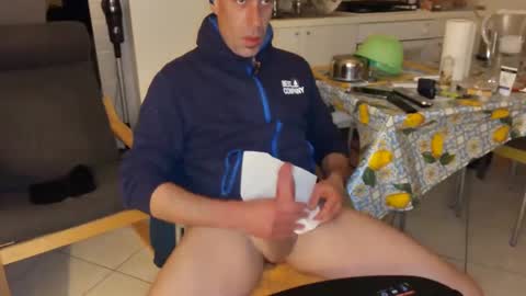 Snapshot of androx77 chatting on February 10, 11:02 pm androx77 online show from February 10, 11:02 pm