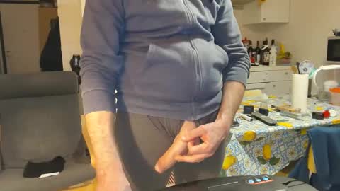 Snapshot of androx77 chatting on February 11, 5:18 pm androx77 online show from February 11, 5:18 pm