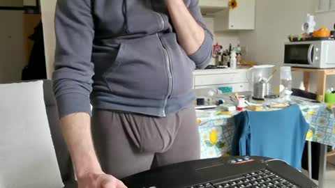 Snapshot of androx77 chatting on March 9, 11:03 am androx77 online show from March 9, 11:03 am