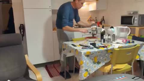 Snapshot of androx77 chatting on October 4, 6:50 pm androx77 online show from October 4, 6:50 pm