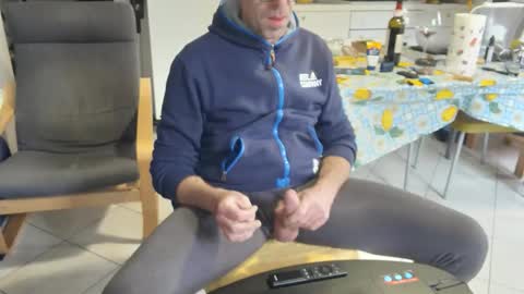 Snapshot of androx77 chatting on November 16, 10:43 am androx77 online show from November 16, 10:43 am