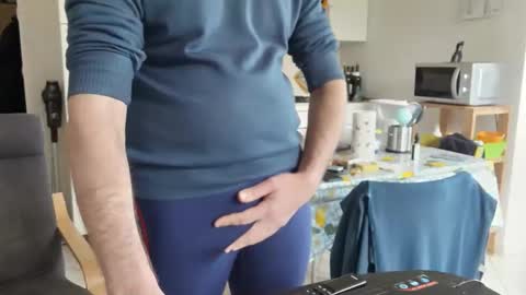 Snapshot of androx77 chatting on November 23, 11:43 am androx77 online show from November 23, 11:43 am