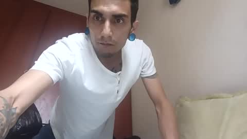 Snapshot of andsexbi69 chatting on October 27, 8:02 pm andsexbi69 online show from October 27, 8:02 pm