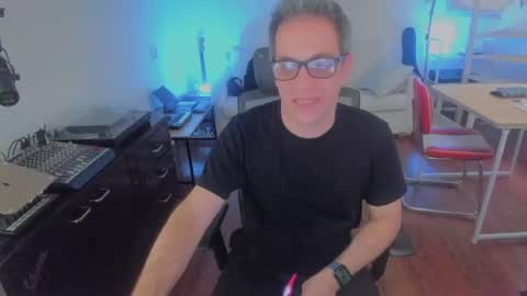 Snapshot of andy0pandi chatting on September 10, 6:41 pm Andrew online show from September 10, 6:41 pm