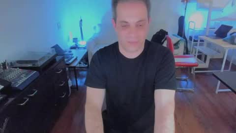 Snapshot of andy0pandi chatting on October 3, 7:11 pm Andrew online show from October 3, 7:11 pm