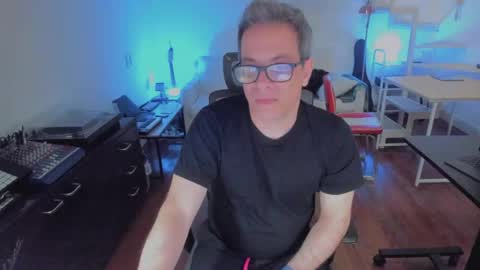 Snapshot of andy0pandi chatting on October 5, 4:11 am Andrew online show from October 5, 4:11 am