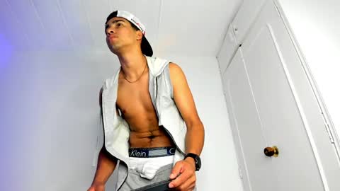 Snapshot of andy_0018 chatting on January 28, 7:11 am Andy online show from January 28, 7:11 am